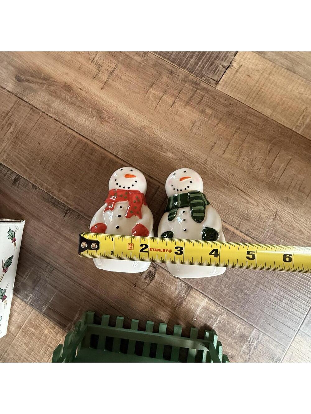 SNOWMAN salt & pepper shakers - w/ box And Holder Maredy Gift Collection Vntg - Picture 3 of 9
